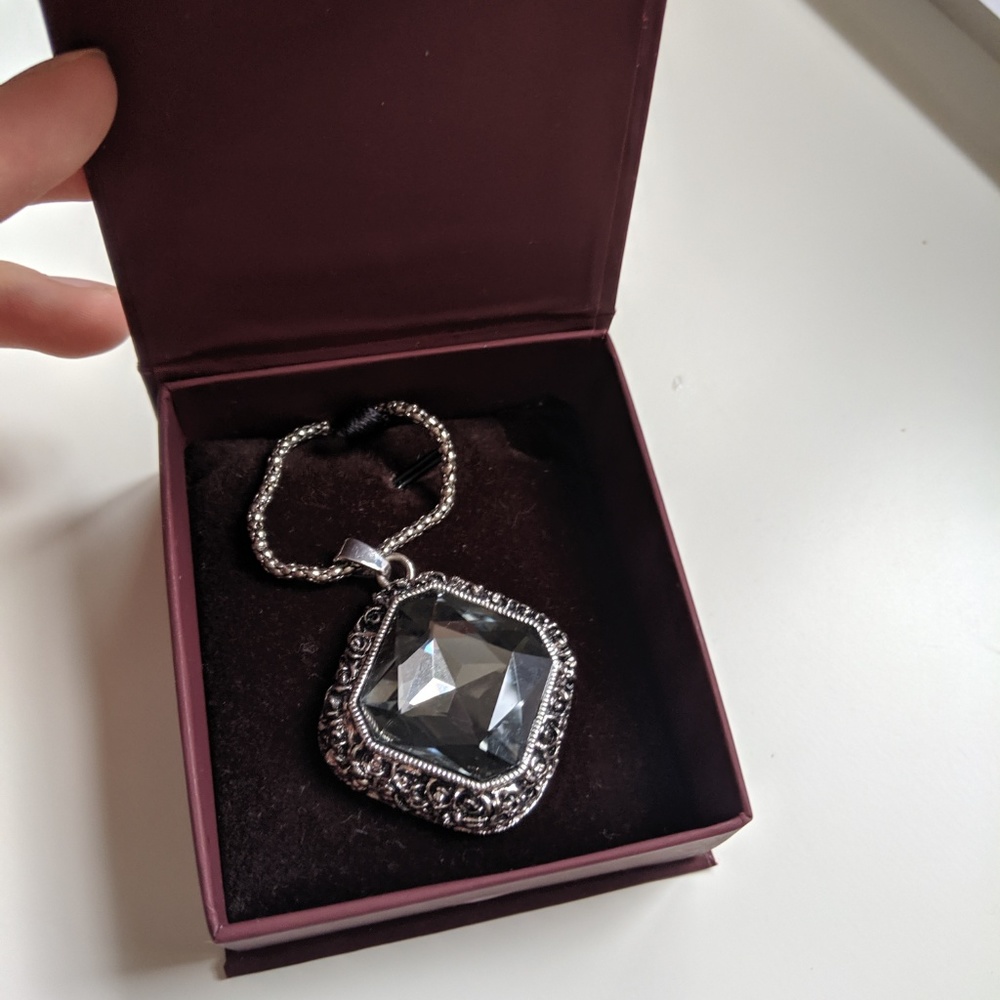 Black gem for sweater <3